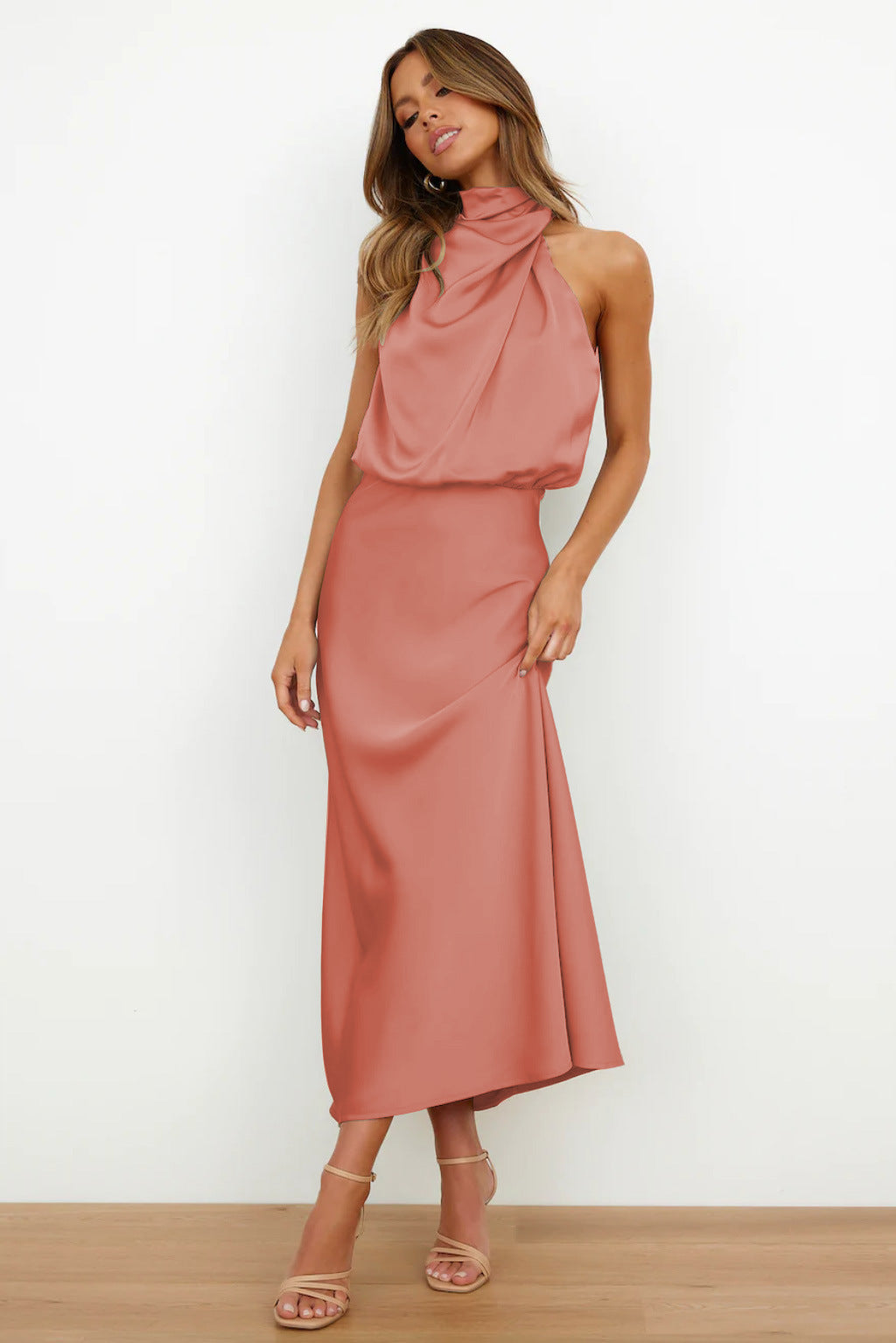 Melira - Maxivestido de cuello alto majestuoso
