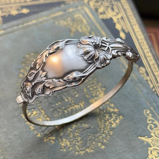 Delyth - Pulsera de plata grabada