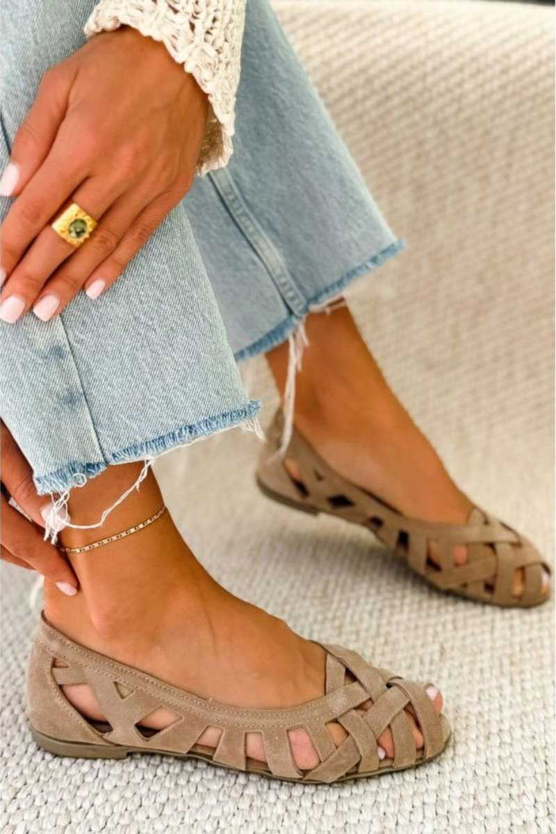 Kinsley - Sandalias Planas Tejidas con Calados