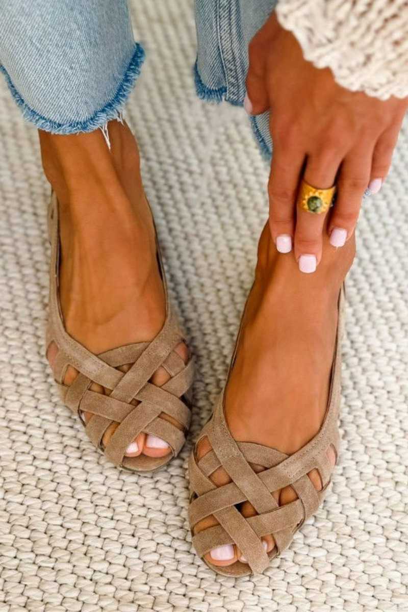 Kinsley - Sandalias Planas Tejidas con Calados