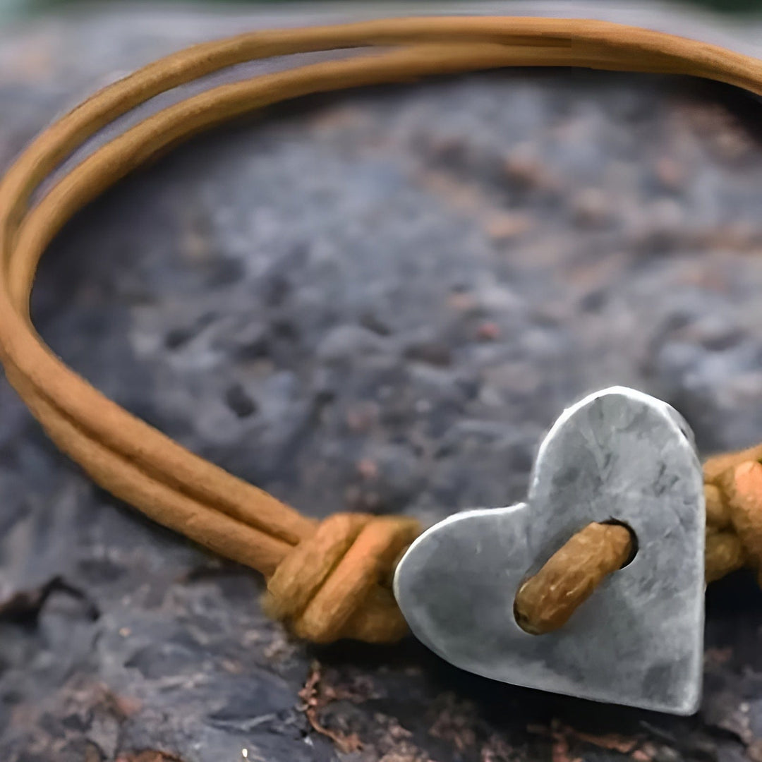 Syra - Pulsera con charm corazón rústico