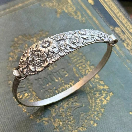 Delyth - Pulsera de plata grabada