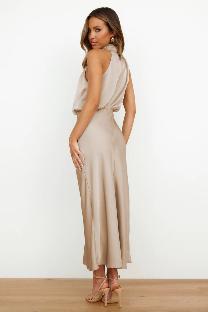 Melira - Maxivestido de cuello alto majestuoso