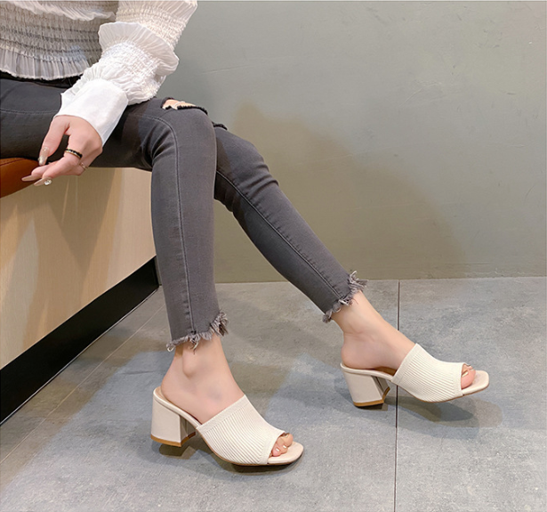 Virelle - Zapatos de tacón bajo con acabado suave al tacto