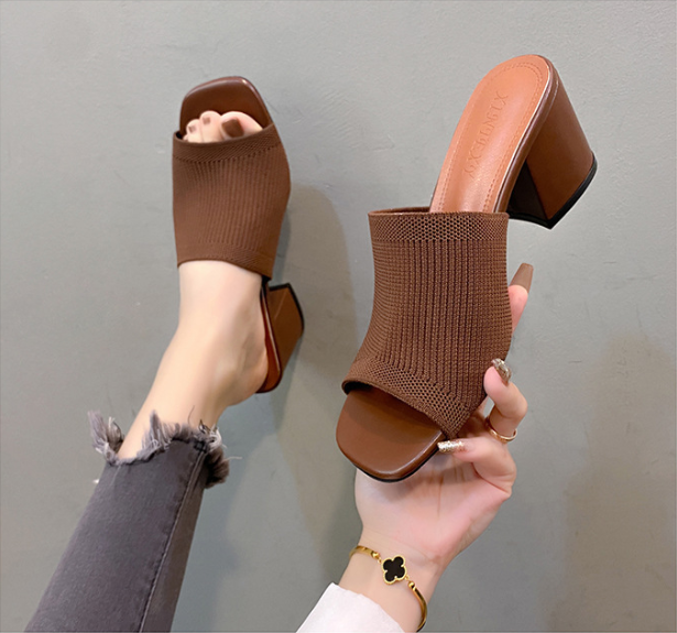 Virelle - Zapatos de tacón bajo con acabado suave al tacto