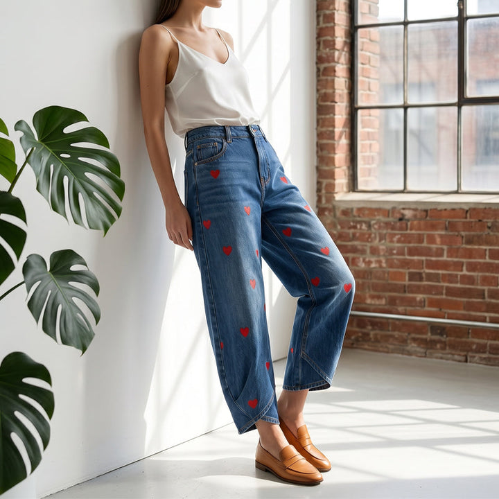 Arabella - Jeans de pierna curva con estampado de corazones